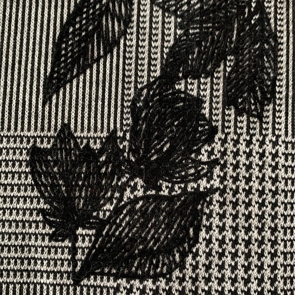 Calvin Klein Houndstooth Mixed Floral Embroidered Bell Sleeve Top - Picture 15 of 16